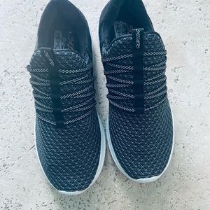 Sketchers pull on sneakers